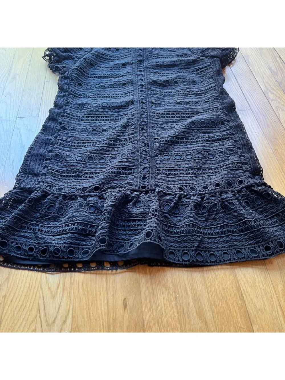 Kate Spade Size 6 Black 100% Cotton Lace Short Sleeve Flounce Hem Shift Dress